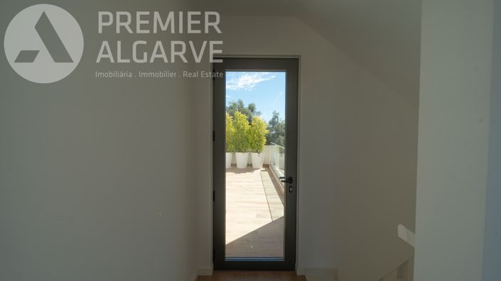 Image No.19-3 Bed Villa for sale