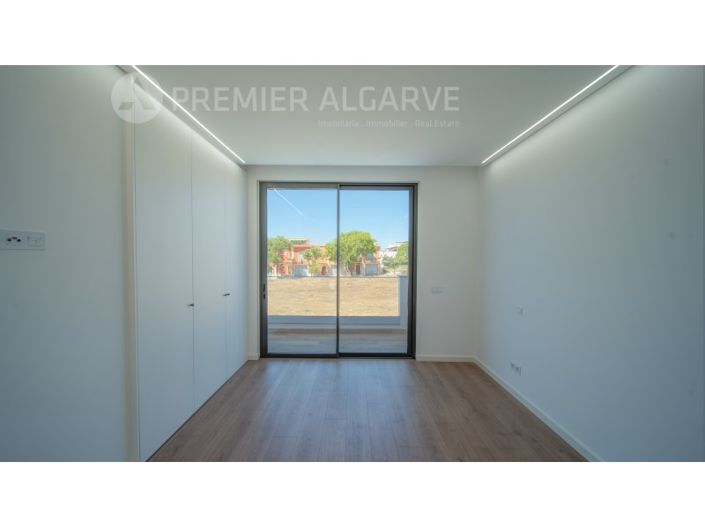 Image No.23-3 Bed House for sale