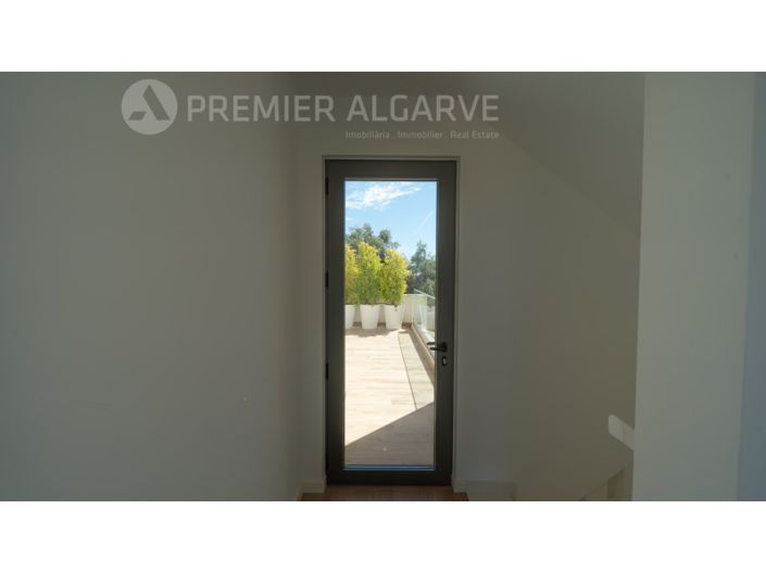 Image No.30-3 Bed House for sale