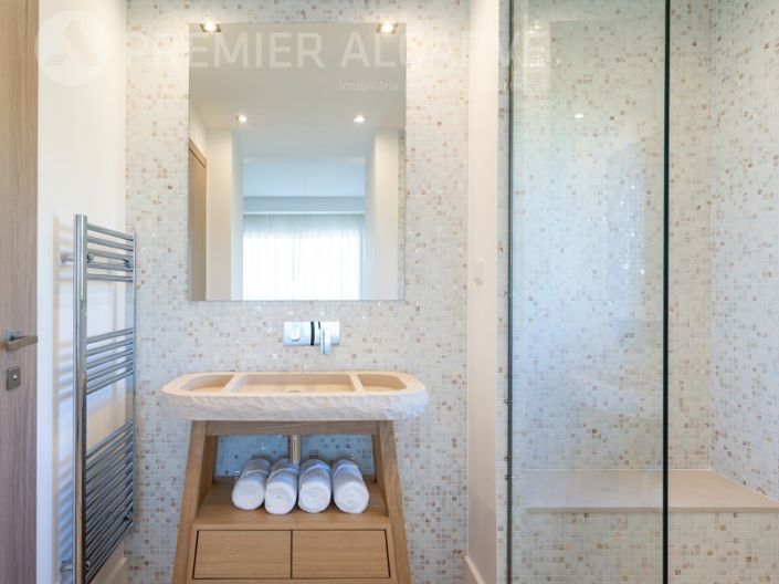 Image No.14-3 Bed House for sale