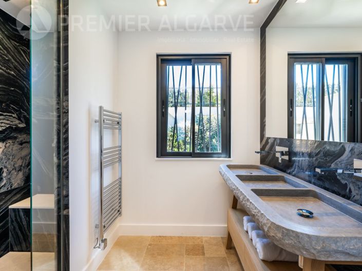 Image No.19-3 Bed House for sale