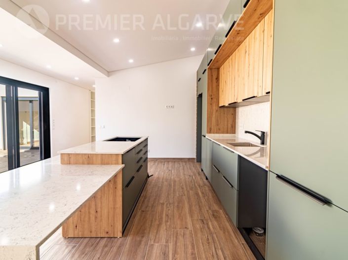 Image No.11-3 Bed House for sale