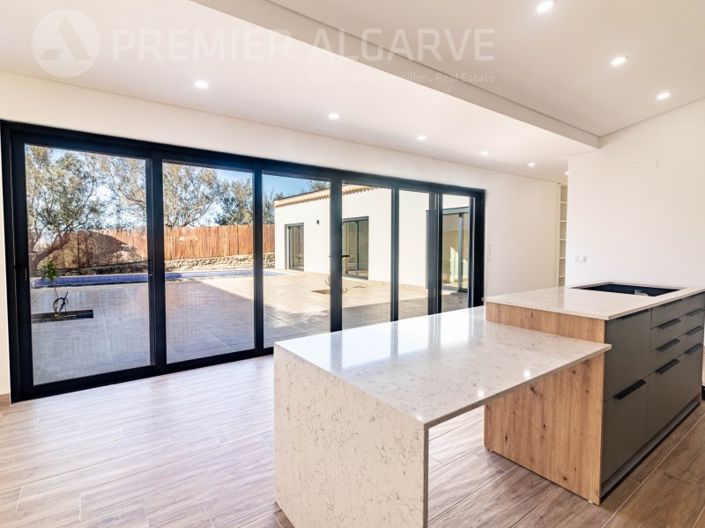 Image No.13-3 Bed House for sale