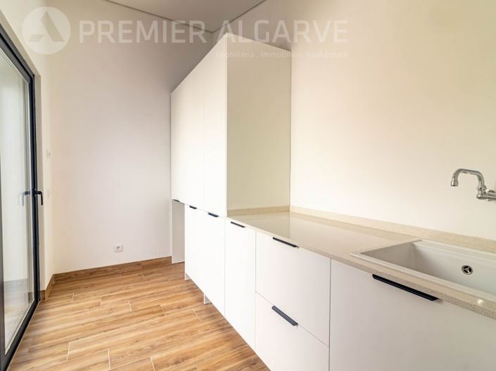 Image No.14-3 Bed House for sale