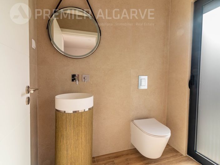 Image No.16-3 Bed House for sale