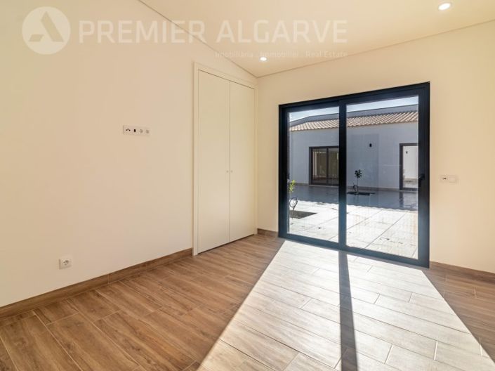 Image No.20-3 Bed House for sale