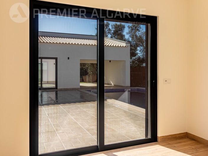 Image No.21-3 Bed House for sale