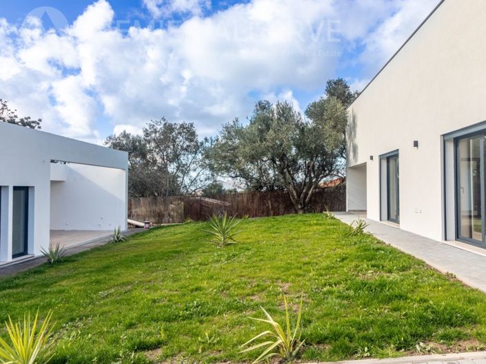 Image No.30-3 Bed House for sale