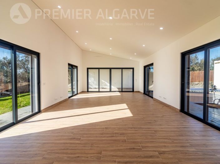 Image No.6-3 Bed House for sale