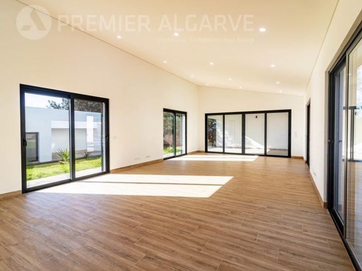 Image No.7-3 Bed House for sale