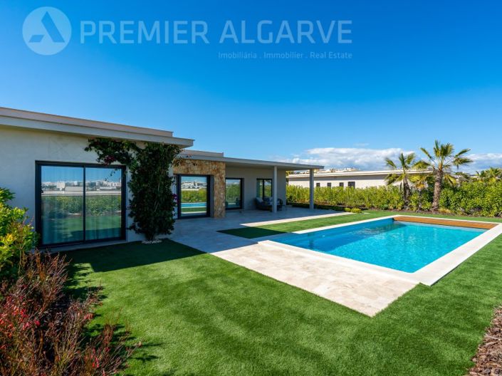 Image No.1-4 Bed House for sale