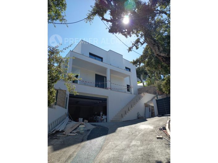 Image No.23-5 Bed House for sale