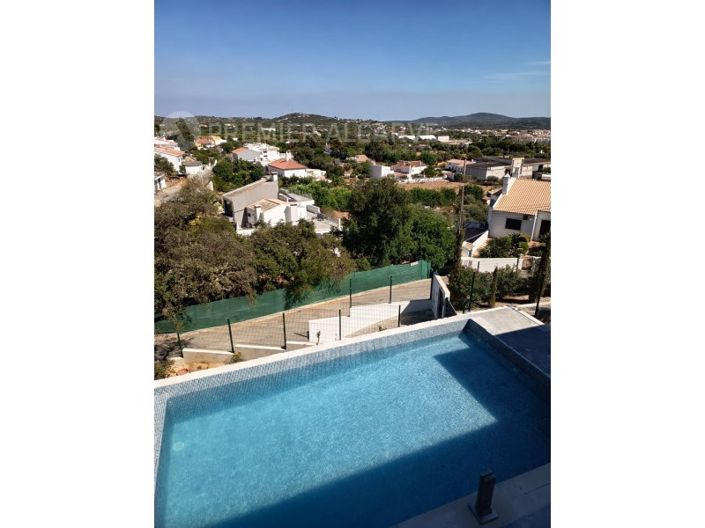 Image No.24-5 Bed House for sale