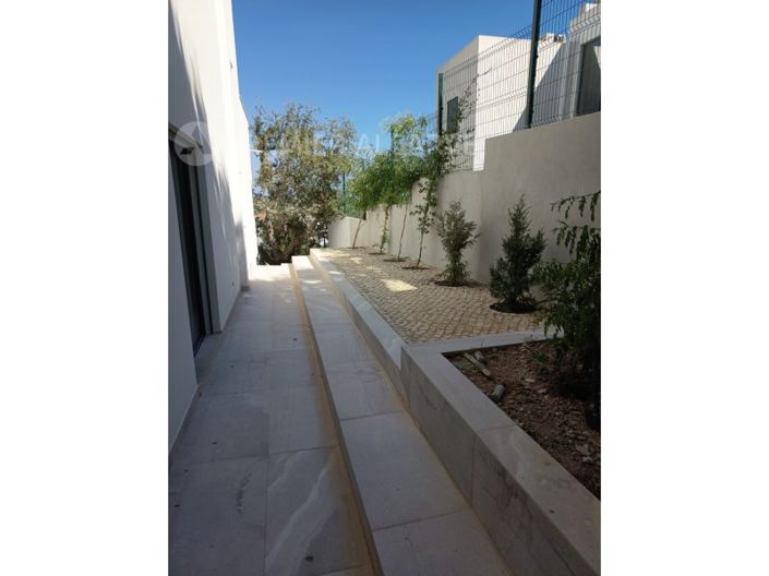 Image No.26-5 Bed House for sale