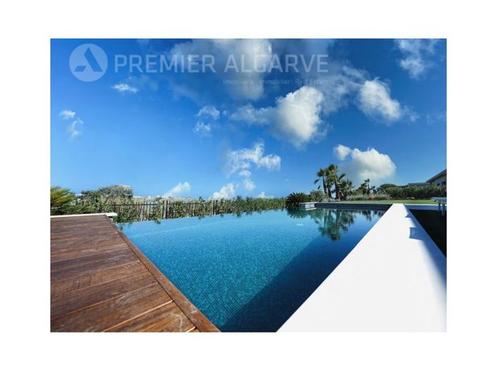 Image No.1-4 Bed House for sale