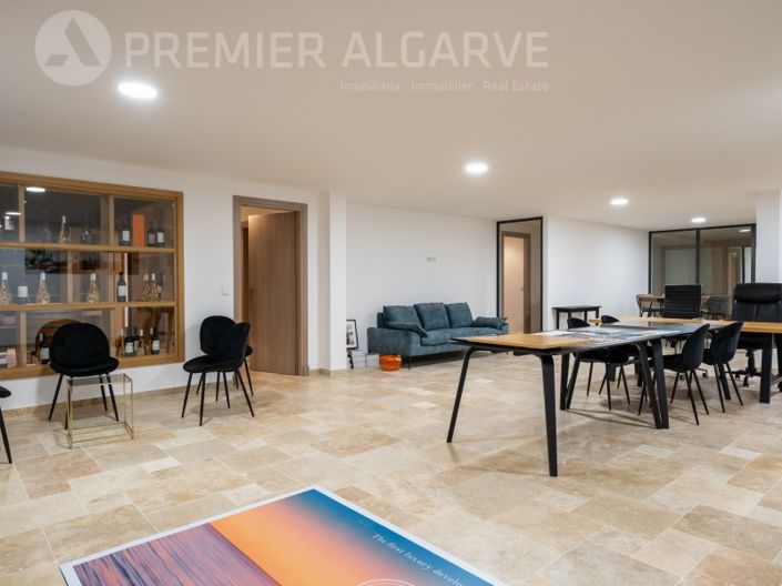 Image No.18-4 Bed House for sale