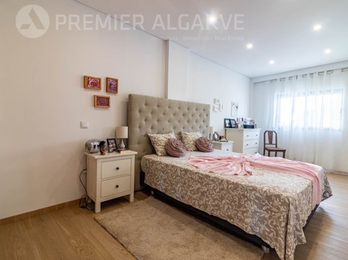 Image No.12-3 Bed Apartment for sale