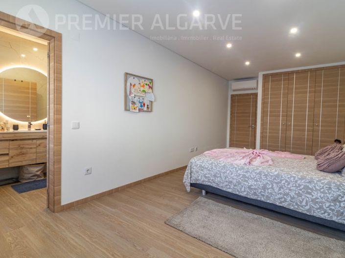 Image No.13-3 Bed Apartment for sale