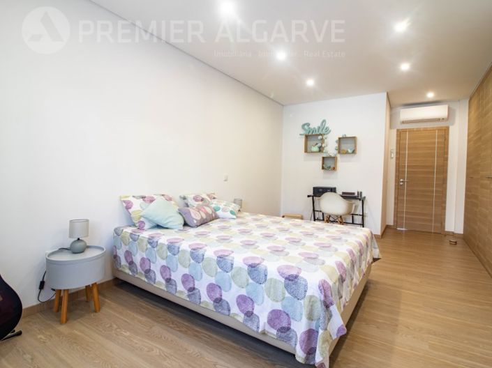 Image No.18-3 Bed Apartment for sale