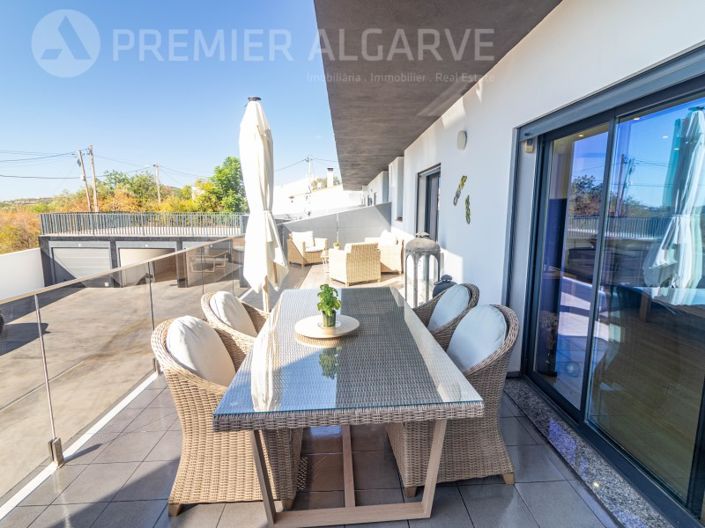 Image No.20-3 Bed Apartment for sale