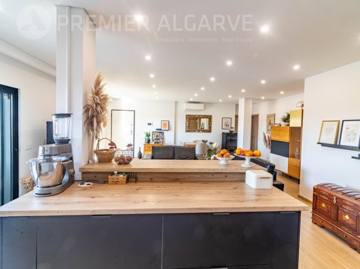 Image No.10-3 Bed Apartment for sale