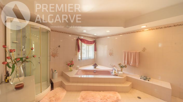Image No.15-4 Bed Villa for sale