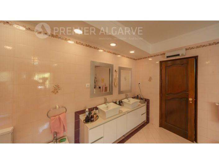 Image No.16-4 Bed House for sale