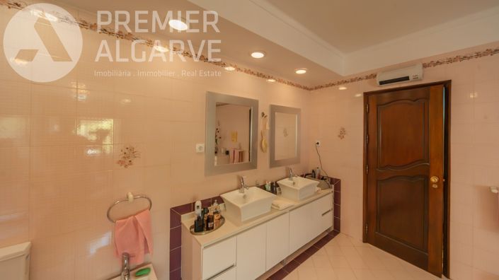 Image No.20-4 Bed Villa for sale
