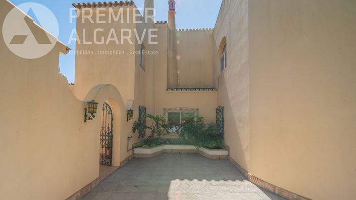 Image No.22-4 Bed Villa for sale