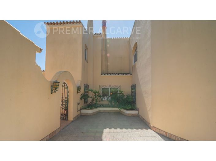 Image No.24-4 Bed House for sale