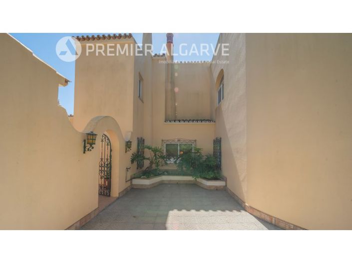 Image No.24-4 Bed House for sale