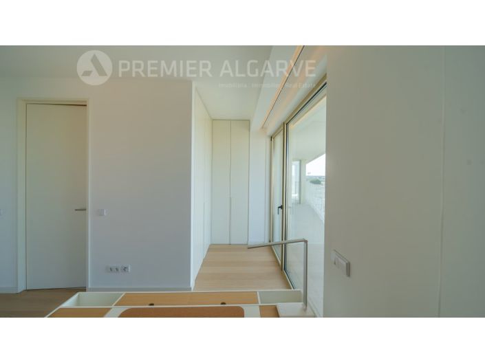 Image No.12-3 Bed Apartment for sale