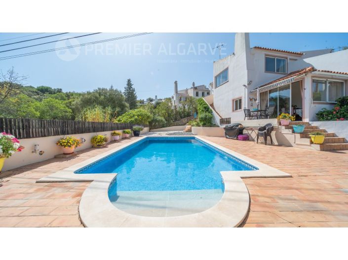 Image No.2-4 Bed House for sale