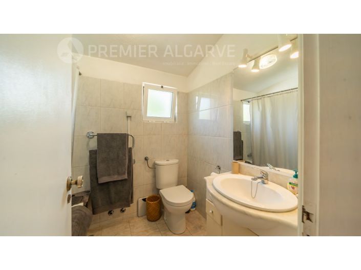 Image No.18-4 Bed House for sale