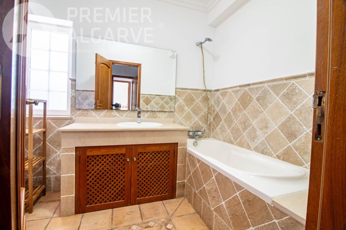 Image No.15-4 Bed Villa for sale