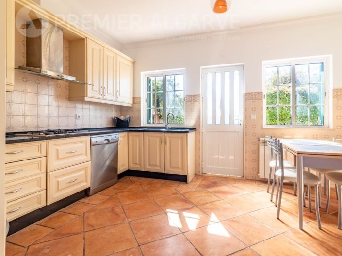 Image No.16-4 Bed House for sale