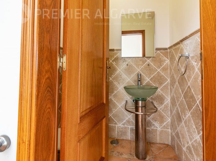 Image No.17-4 Bed House for sale