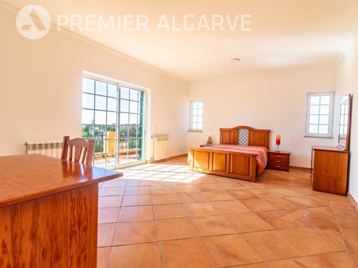 Image No.20-4 Bed House for sale