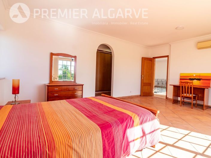 Image No.22-4 Bed House for sale