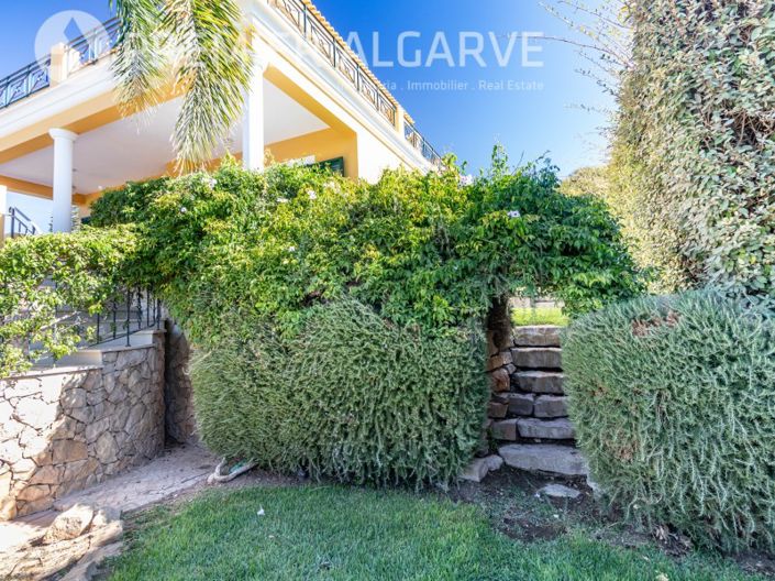 Image No.8-4 Bed House for sale