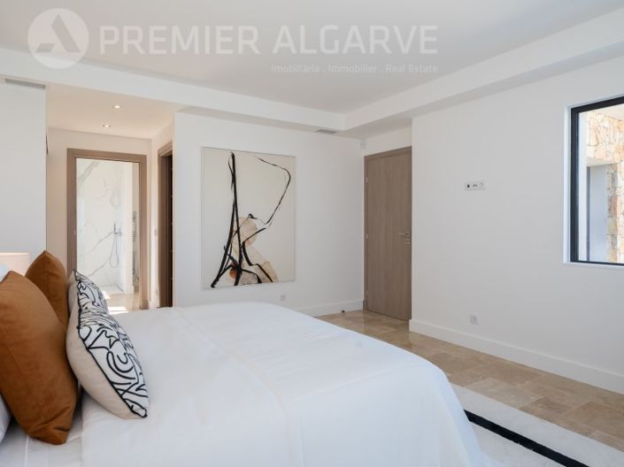 Image No.15-4 Bed House for sale