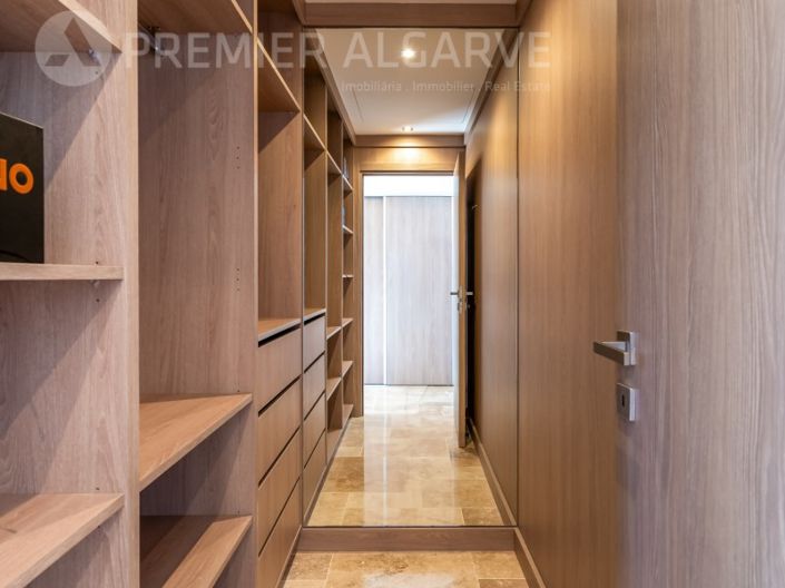 Image No.16-4 Bed House for sale