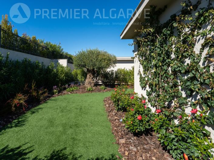 Image No.6-4 Bed House for sale