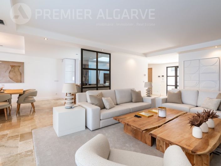 Image No.8-4 Bed House for sale