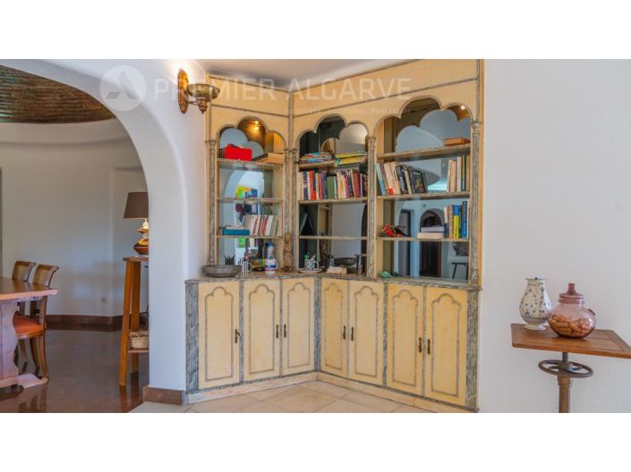 Image No.19-5 Bed House for sale