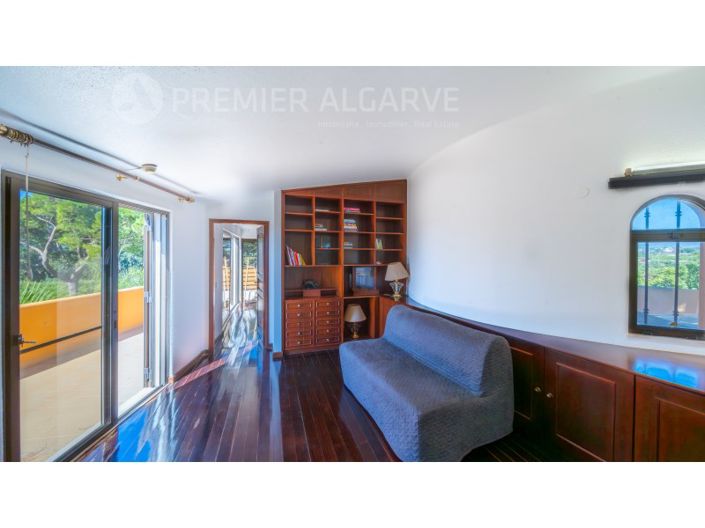 Image No.21-5 Bed House for sale