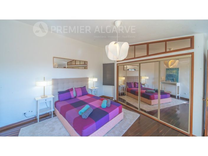 Image No.24-5 Bed House for sale