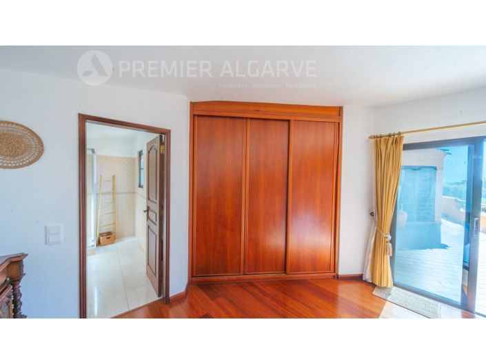 Image No.26-5 Bed House for sale