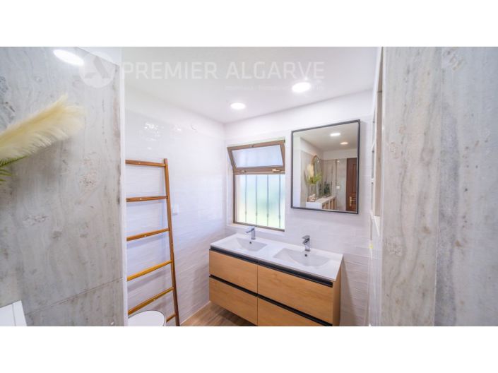 Image No.29-5 Bed House for sale