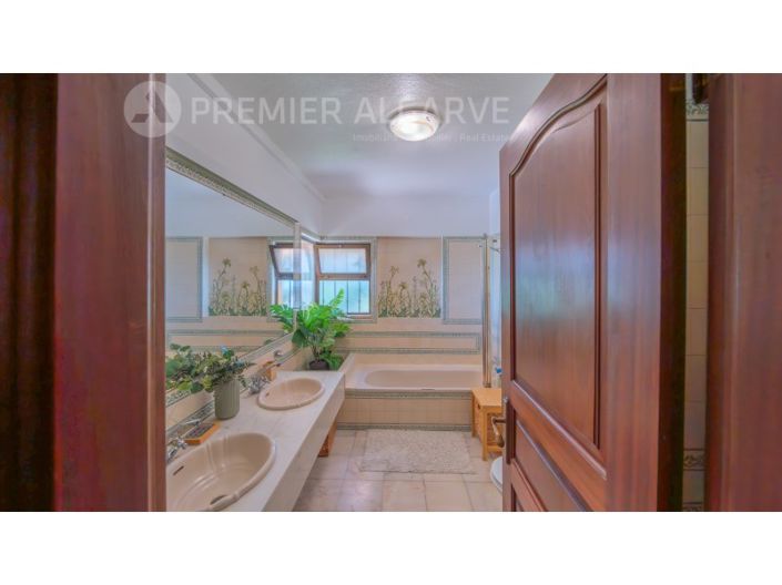 Image No.32-5 Bed House for sale